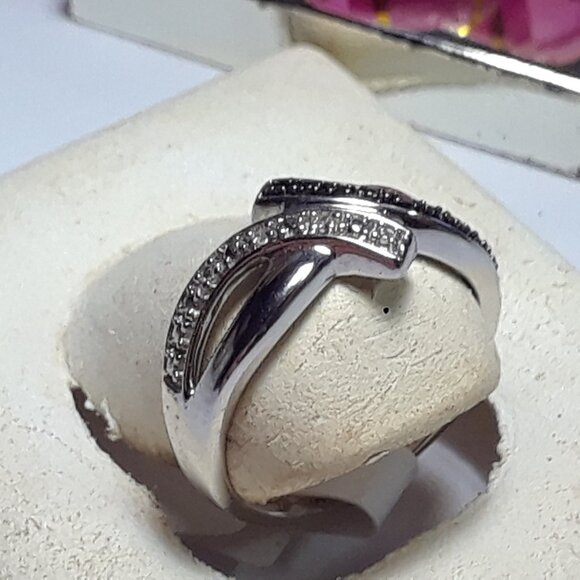 .05ctw Black & White Diamond Open Criss Cross Polished Sterling Silver Ring19990 - Picture 3 of 5